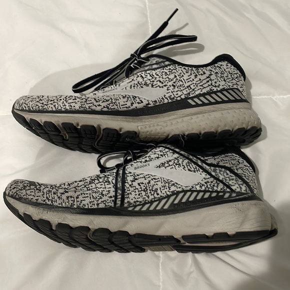 Brooks Adrenaline Sneakers - Picture 3 of 7